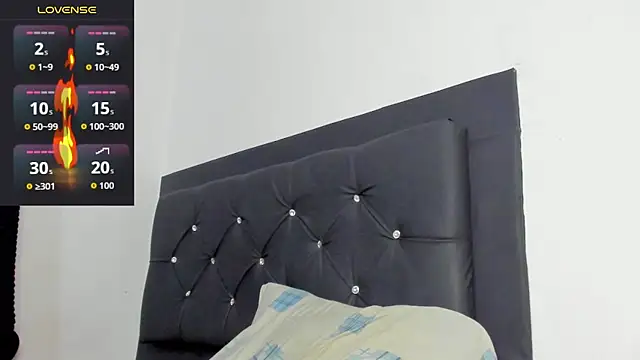 XXX chat uživo modela santi_brown