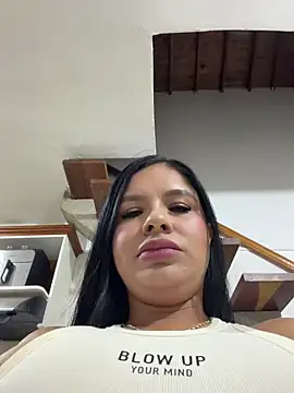 Chat +18 de Elara_Luxe ao vivo