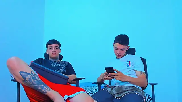 Thomas-Wil live XXX chat