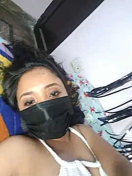 Fire-honeybee's Live XXX Chat
