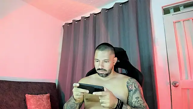 Pierre_Vidal's Live XXX Chat