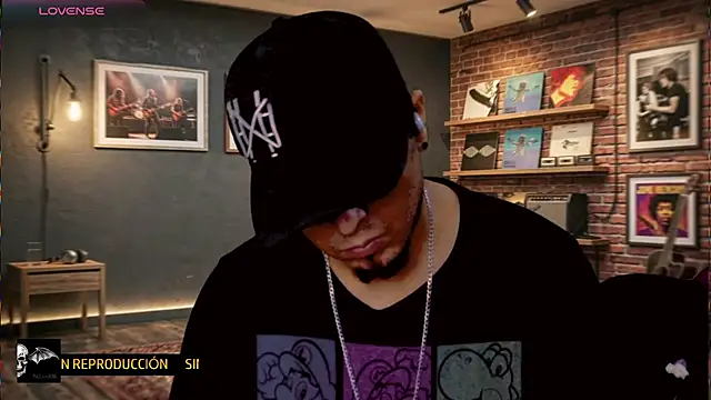 chino_roz's Live XXX Chat