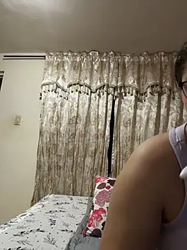 Chat +18 de Tayler_Kim ao vivo