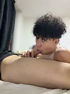 צ'אט XXX בשידור חי של yoursexyjose