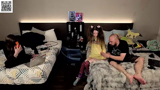 manicpixiedreamfrog webcam show