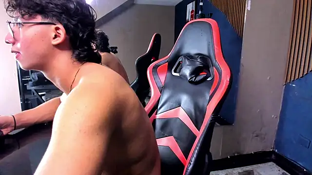 แชท XXX สดของ Axxel_Muscle