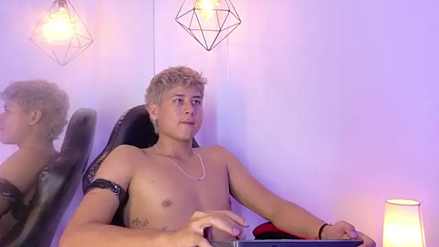 Rayden_Boy Live XXX-chat