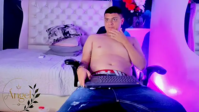 XXX chat uživo modela AngelBlue__