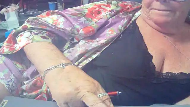 Živý XXX chat Playful_MILF_Demi