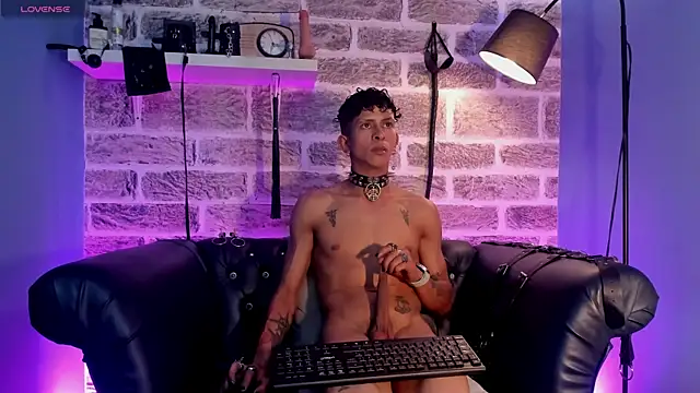 Maximoking26 live XXX chat