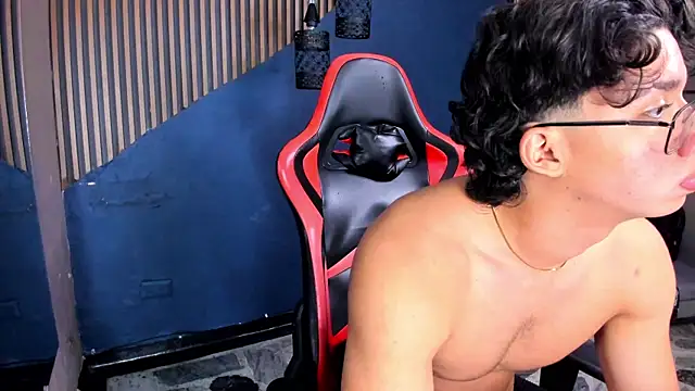 Axxel_Muscle élő XXX-chatje