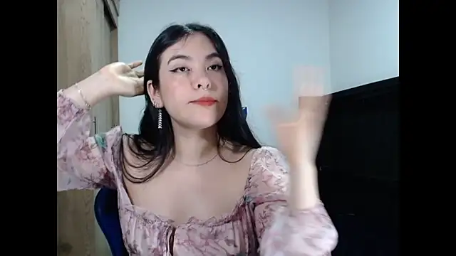 EloiseJun élő XXX-chatje