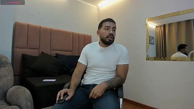 Czat XXX na żywo – Massimo_Moretti