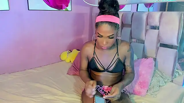 HUGE_BLACKCOCK Live XXX-Chat