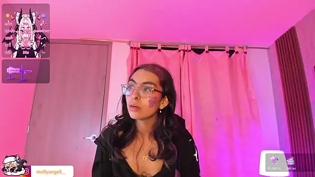 Molly_A live XXX chat