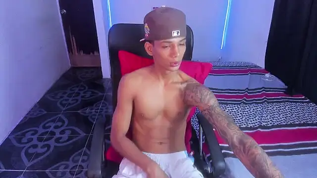 XXX chat uživo modela leo_bigconk1246