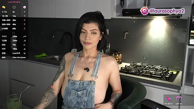 צ'אט XXX בשידור חי של laurasophya