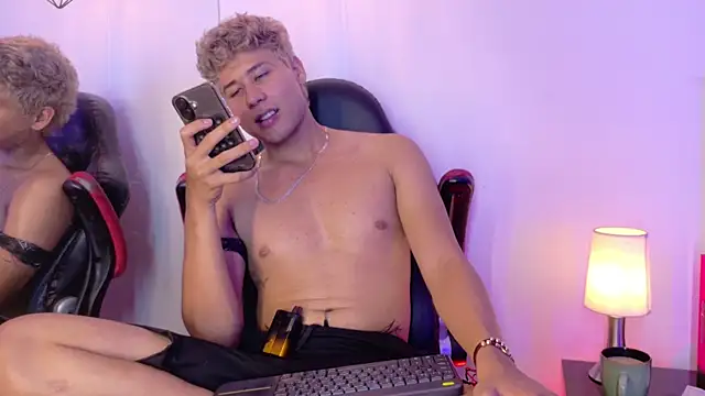 XXX chat uživo modela Rayden_Boy