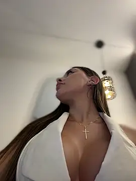 LAURA_VANESA 现场XXX聊 天