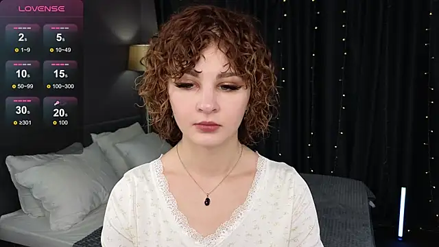 Kira__Fluffy Chat XXX in diretta