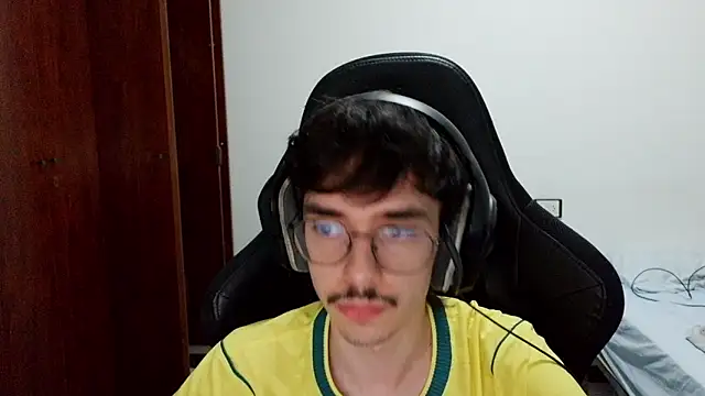 Chat +18 de gabrielNovin17cm ao vivo