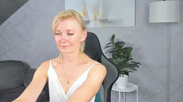 Julie_Lucas' Live XXX Chat