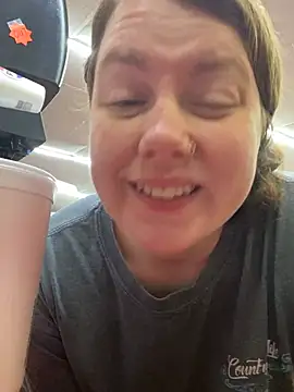 Strawberrykisses96's Live XXX Chat