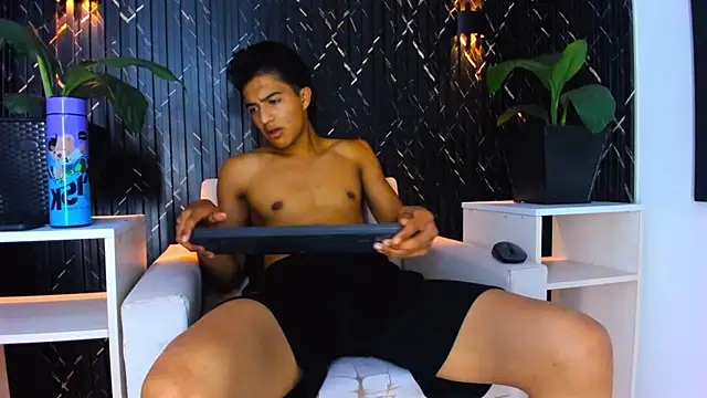 MaxWyatt_ লাইভ XXX চ্যাট