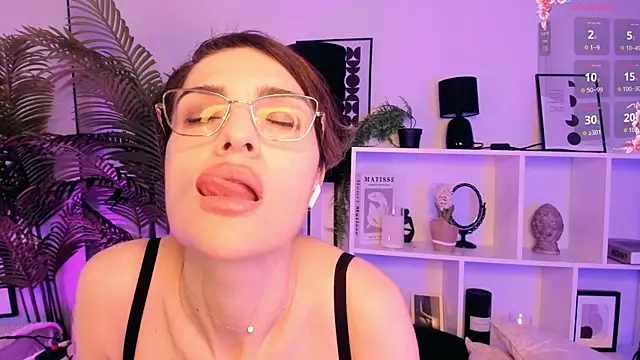 Adele__Novak Adlı Modelin Canlı XXX Sohbeti