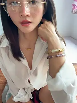 JinLi-18's Live XXX Chat