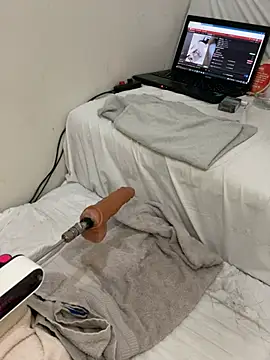 Ozge-SluttyScream69's Live XXX Chat