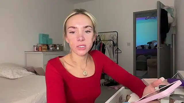 Naughtyblondex: онлайн-секс-чат