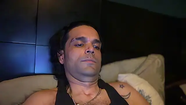 צ'אט XXX בשידור חי של icebergslim281