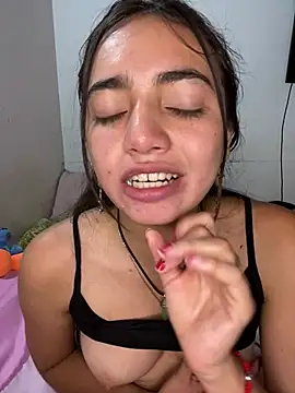 Julia_valentina 现场XXX聊天