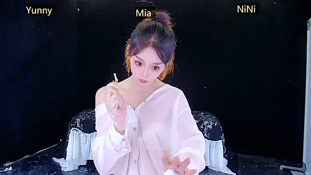 MiNi-U 라이브 XXX 채팅