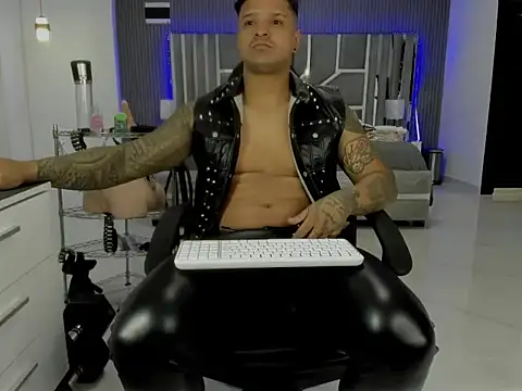 แชท XXX สดของ master_leather