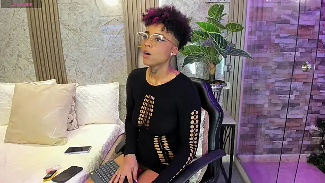 LuciaWallace's Live XXX Chat