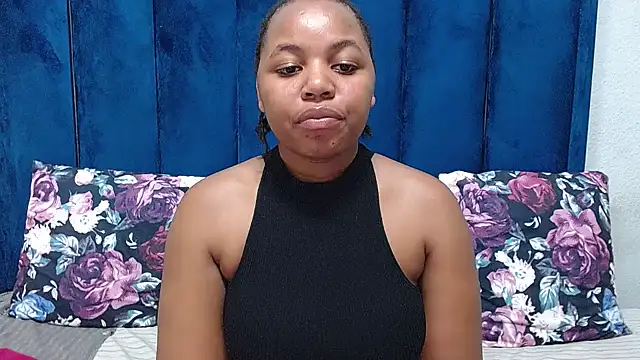 HotSmallTits' Live XXX Chat