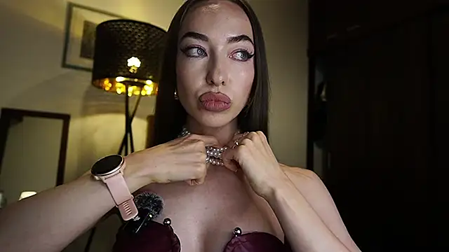 supreme_dominatrix Adlı Modelin Canlı XXX Sohbeti