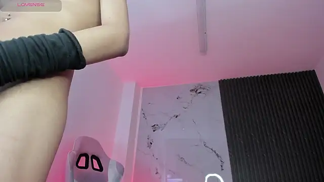 Chloemuaak Adlı Modelin Canlı XXX Sohbeti