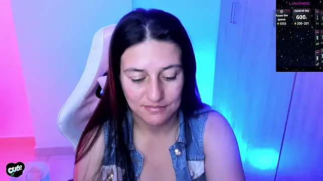 Saskyaa's Live XXX Chat