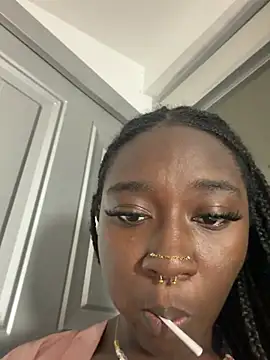 ZahhyFrequency's Live XXX Chat