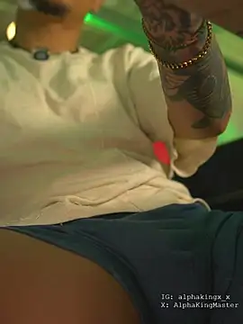 AlphaMasterXxx – Naživo XXX chat