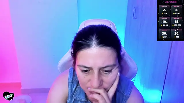 Saskyaa's Live XXX Chat