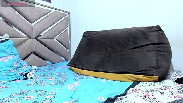 Cristal_Deep_ass Adlı Modelin Canlı XXX Sohbeti