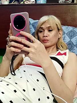 QueenSoreal Chat XXX live