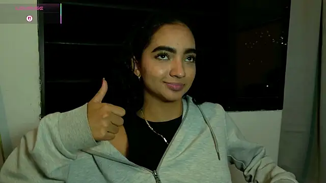 adelineevs Adlı Modelin Canlı XXX Sohbeti