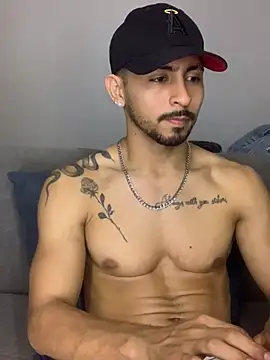 הופעת וובקאם של NicolasChest_xxx