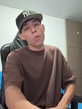 bully_boss Adlı Modelin Canlı XXX Sohbeti