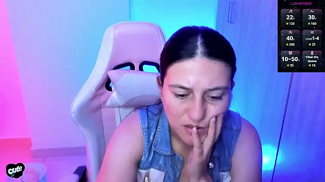 Saskyaa's Live XXX Chat